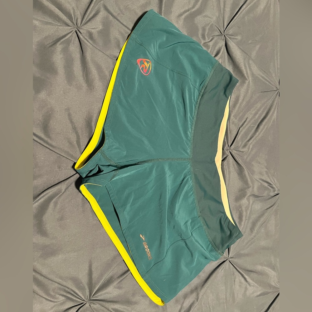 NWOT, Brooks large running shorts